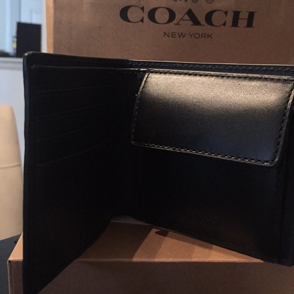 Coach Men’s Leather Wallet with coin pocket - Picture 3 of 4